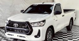 REVO 2WD 2022 2.4 ENTRY MT STANDARD WHITE  8271