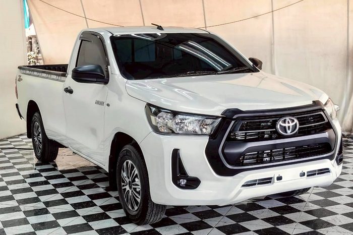 REVO 2WD 2022 2.4 ENTRY MT STANDARD WHITE  8271 full