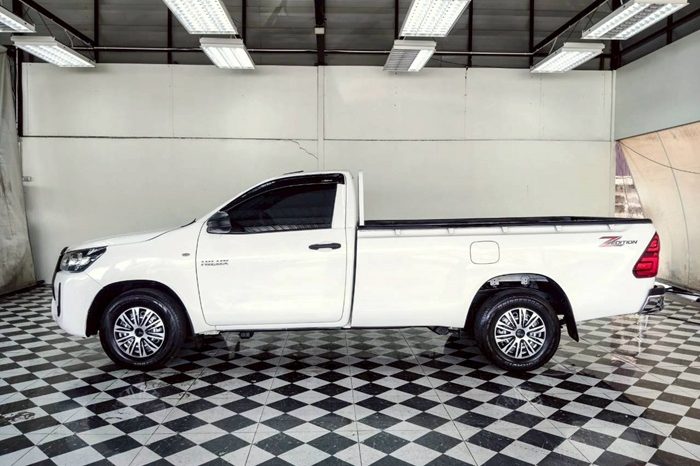 REVO 2WD 2022 2.4 ENTRY MT STANDARD WHITE  8271 full