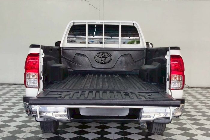 REVO 2WD 2022 2.4 ENTRY MT STANDARD WHITE  8271 full