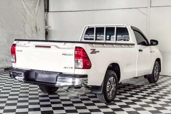 REVO 2WD 2022 2.4 ENTRY MT STANDARD WHITE  8271 full
