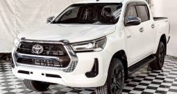 REVO PRE 2022 2.4 ENTRY AT DOUBLE CAB WHITE  8384