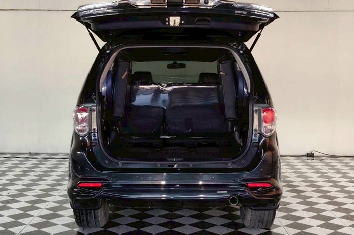 TOYOTA 4WD 2015 3.0V AT FORTUNER BLACK  8415 full