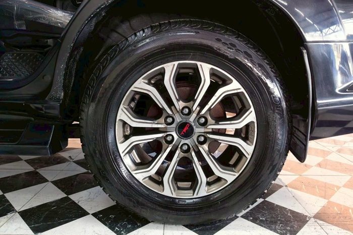 TOYOTA 4WD 2015 3.0V AT FORTUNER BLACK  8415 full