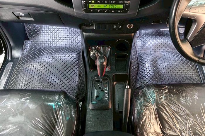 TOYOTA 4WD 2015 3.0V AT FORTUNER BLACK  8415 full