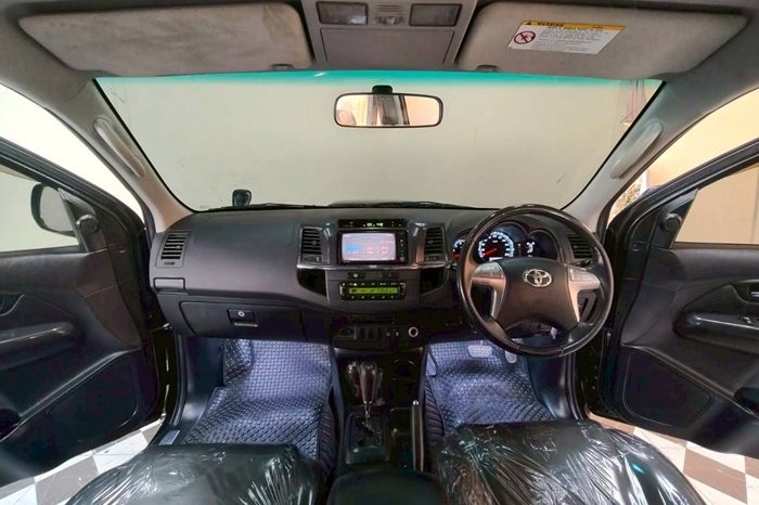 TOYOTA 4WD 2015 3.0V AT FORTUNER BLACK  8415 full