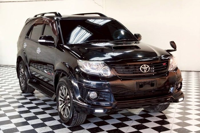 TOYOTA 4WD 2015 3.0V AT FORTUNER BLACK  8415 full