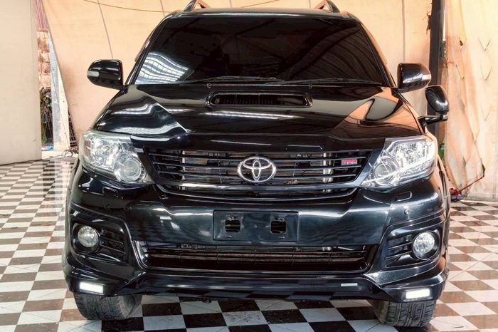 TOYOTA 4WD 2015 3.0V AT FORTUNER BLACK  8415 full