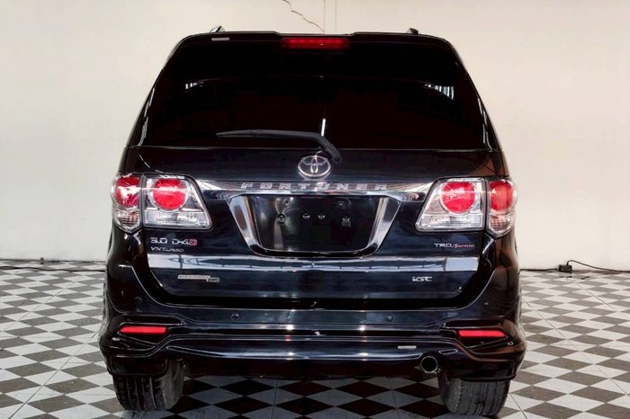 TOYOTA 4WD 2015 3.0V AT FORTUNER BLACK  8415 full