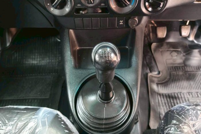 REVO 4WD 2019 2.8J MT STANDARD WHITE  8465 full