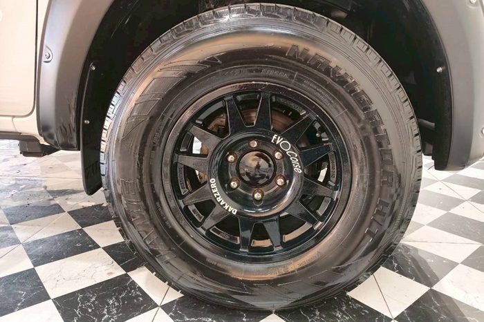 REVO 4WD 2019 2.8J MT STANDARD WHITE  8465 full