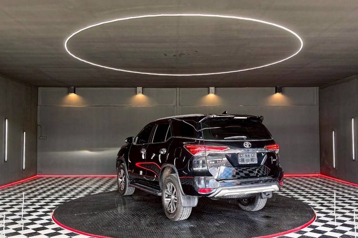 TOYOTA 4WD 2015 2.8V AT FORTUNER BLACK  8641 full