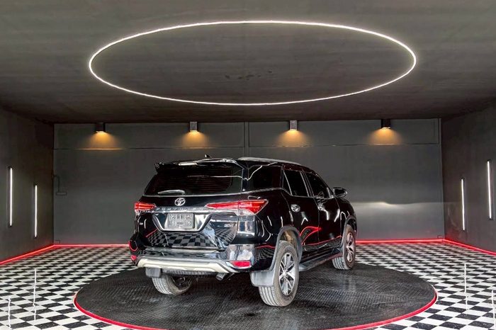 TOYOTA 4WD 2015 2.8V AT FORTUNER BLACK  8641 full