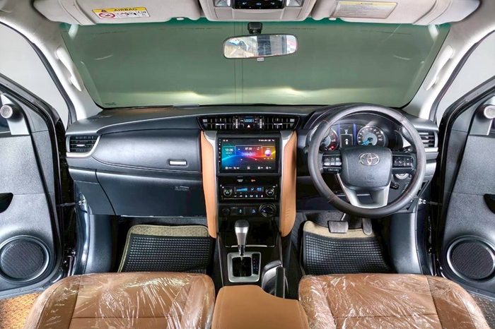 TOYOTA 4WD 2015 2.8V AT FORTUNER BLACK  8641 full