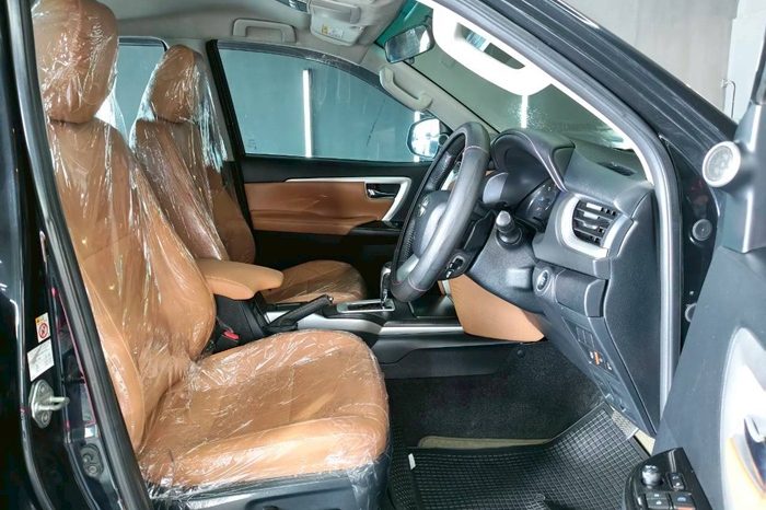 TOYOTA 4WD 2015 2.8V AT FORTUNER BLACK  8641 full
