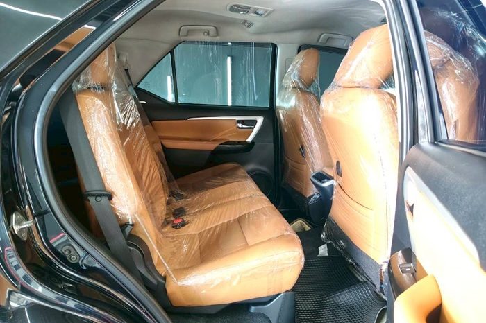 TOYOTA 4WD 2015 2.8V AT FORTUNER BLACK  8641 full