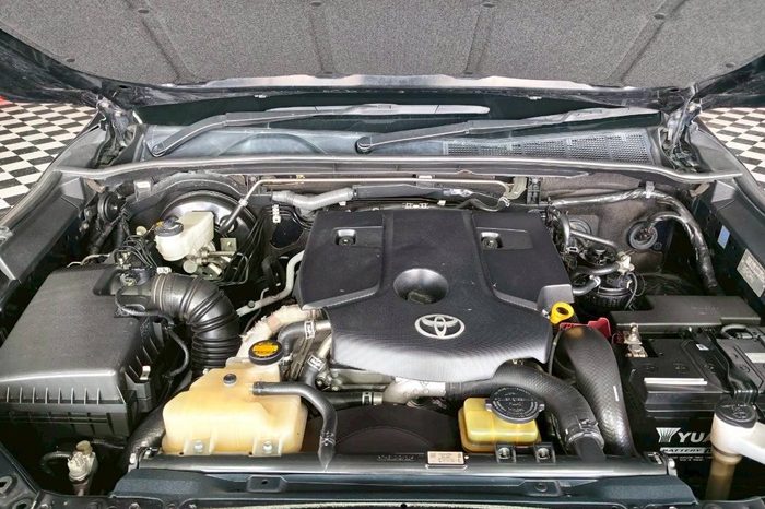 TOYOTA 4WD 2015 2.8V AT FORTUNER BLACK  8641 full