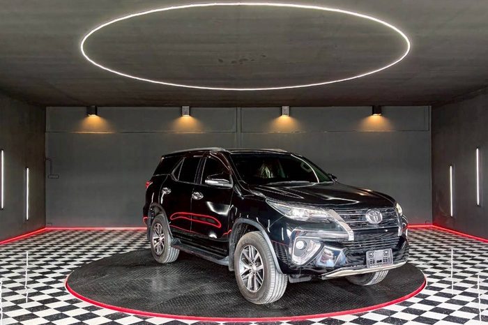 TOYOTA 4WD 2015 2.8V AT FORTUNER BLACK  8641 full
