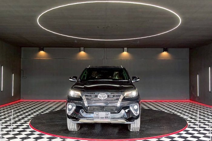 TOYOTA 4WD 2015 2.8V AT FORTUNER BLACK  8641 full