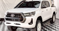 REVO PRE 2021 2.4E AT DOUBLE CAB WHITE  8805