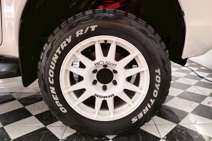 REVO PRE 2021 2.4E AT DOUBLE CAB WHITE  8805 full