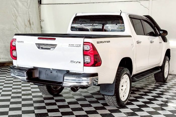 REVO PRE 2021 2.4E AT DOUBLE CAB WHITE  8805 full