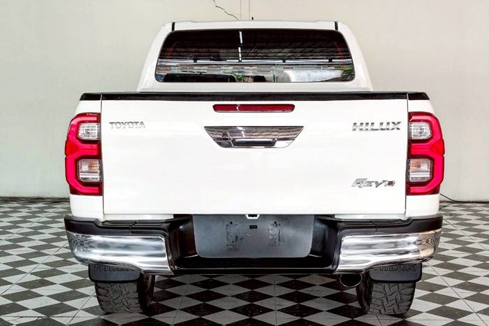 REVO PRE 2021 2.4E AT DOUBLE CAB WHITE  8805 full