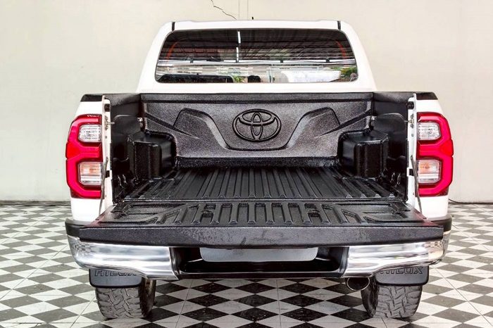 REVO PRE 2021 2.4E AT DOUBLE CAB WHITE  8805 full