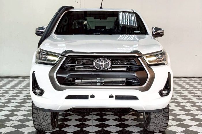 REVO PRE 2021 2.4E AT DOUBLE CAB WHITE  8805 full