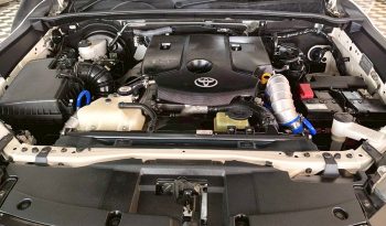 REVO PRE 2021 2.4E AT DOUBLE CAB WHITE  8805 full