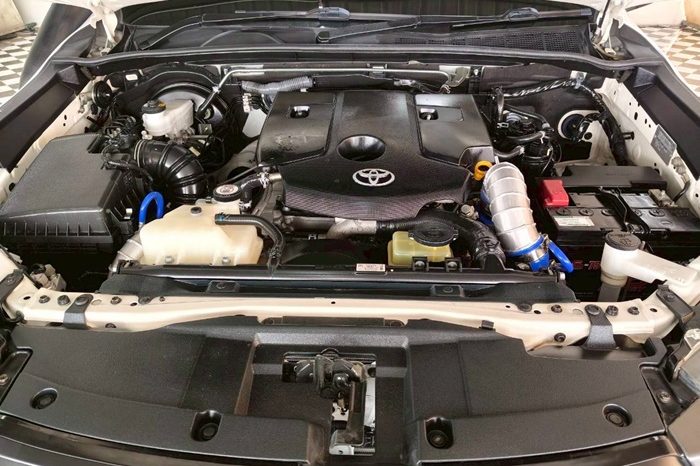 REVO PRE 2021 2.4E AT DOUBLE CAB WHITE  8805 full