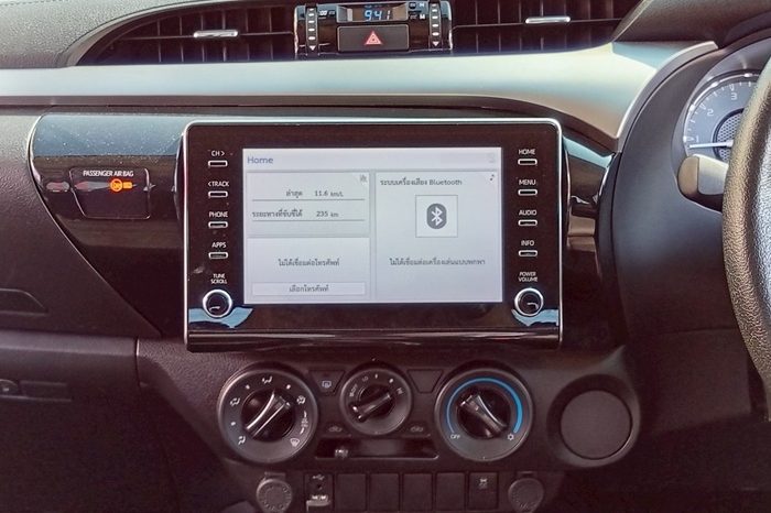 REVO PRE 2021 2.4E AT DOUBLE CAB WHITE  8805 full