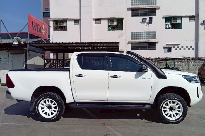 REVO PRE 2021 2.4E AT DOUBLE CAB WHITE  8805 full
