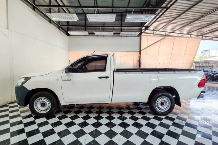 REVO 2WD 2019 2.4J MT STANDARD WHITE  8817 full