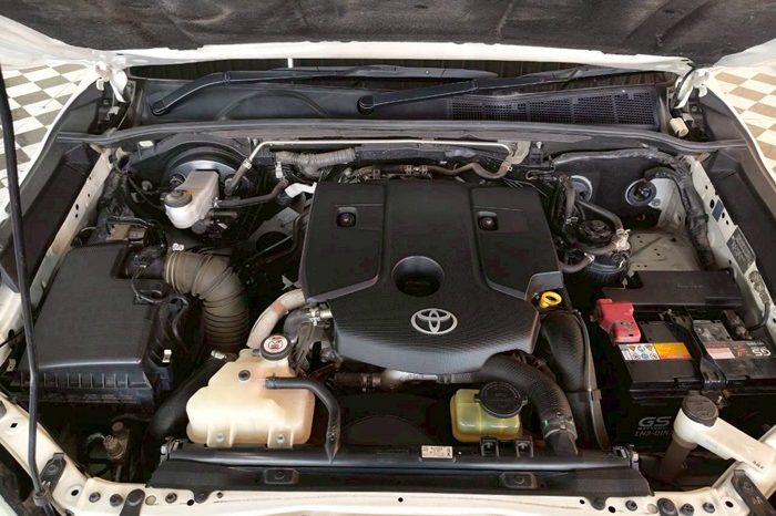 REVO 2WD 2019 2.4J MT STANDARD WHITE  8817 full