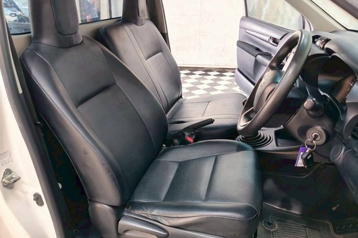 REVO 2WD 2019 2.4J MT STANDARD WHITE  8817 full