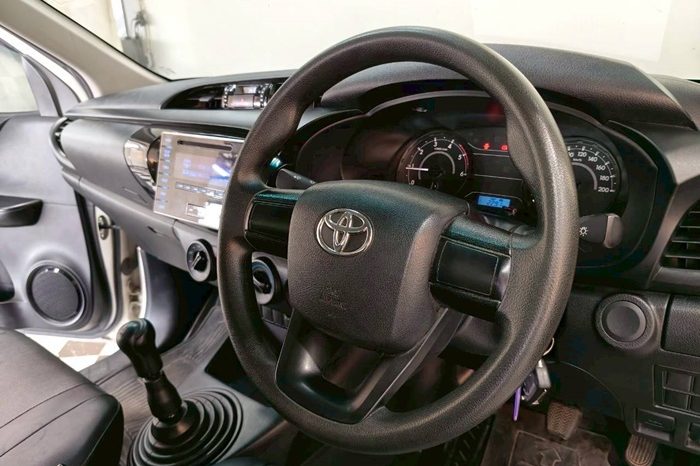 REVO 2WD 2019 2.4J MT STANDARD WHITE  8817 full