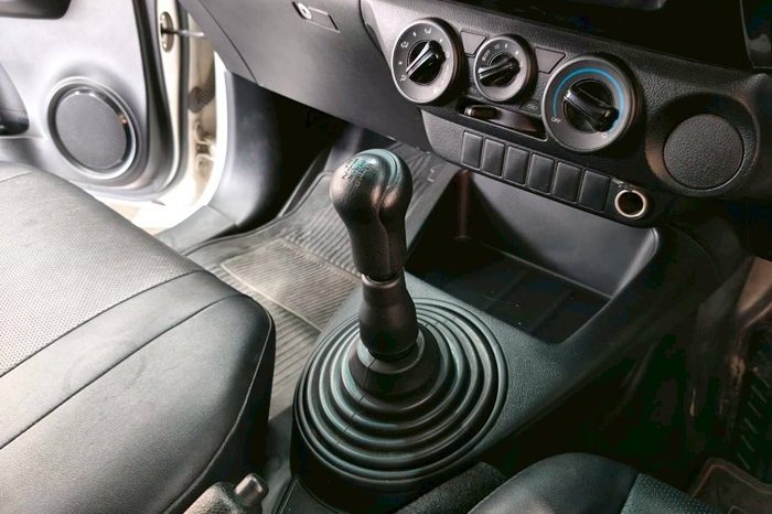 REVO 2WD 2019 2.4J MT STANDARD WHITE  8817 full