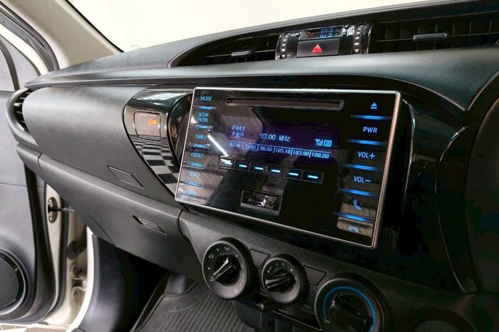 REVO 2WD 2019 2.4J MT STANDARD WHITE  8817 full