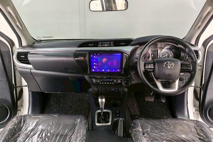 REVO 4WD 2021 2.8 HIGHT AT DOUBLE CAB WHITE  9322 full