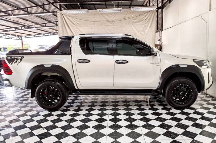 REVO 4WD 2021 2.8 HIGHT AT DOUBLE CAB WHITE  9322 full