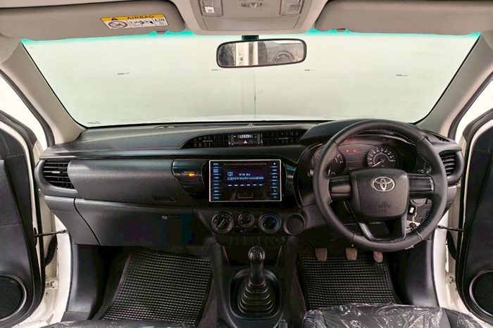 REVO 2WD 2018 2.4J MT SMART CAB WHITE  9325 full