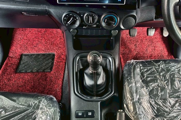 REVO 2WD 2018 2.4J MT SMART CAB SILVER  9883 full