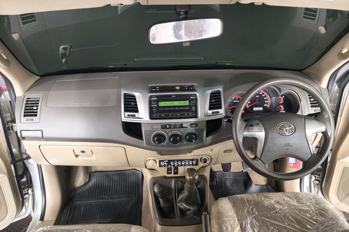 VIGO 4WD 2012 3.0G MT SMART CAB SILVER  834 full