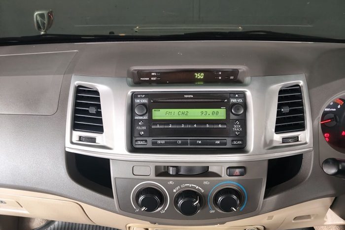 VIGO 4WD 2012 3.0G MT SMART CAB SILVER  834 full
