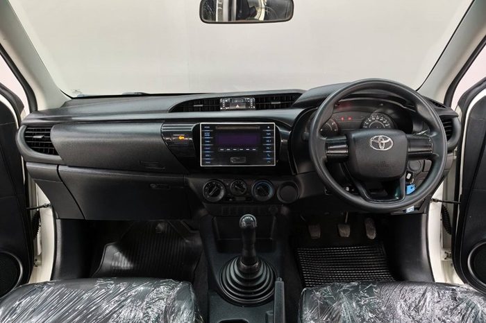 REVO 2WD 2019 2.4J MT SMART CAB WHITE  640 full