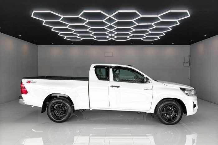 REVO 2WD 2019 2.4J MT SMART CAB WHITE  640 full