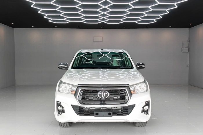 REVO 2WD 2019 2.4J MT SMART CAB WHITE  640 full