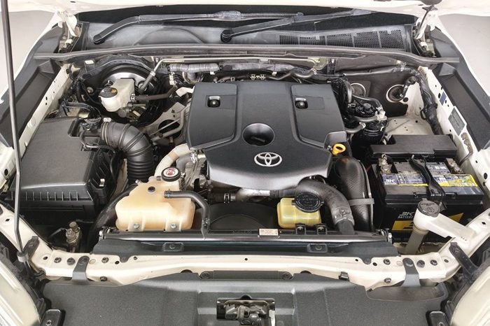 REVO 2WD 2019 2.4J MT SMART CAB WHITE  640 full