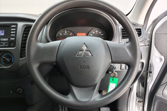 MITSUBISHI 4WD 2021 2.4 MT SINGLE CAB SILVER  5479 full